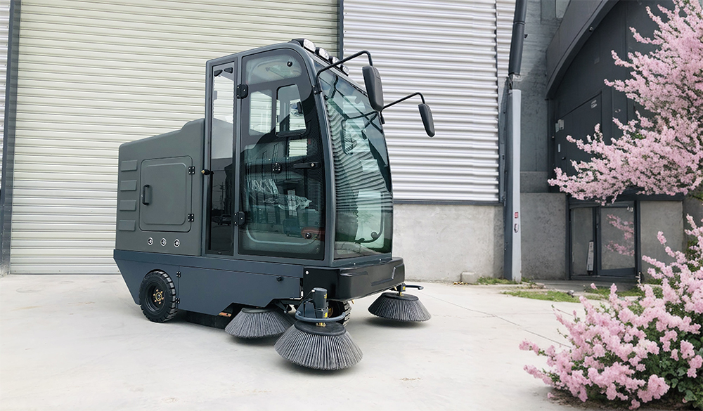 耐特達(dá)S9雙吸駕駛式掃地車(chē)